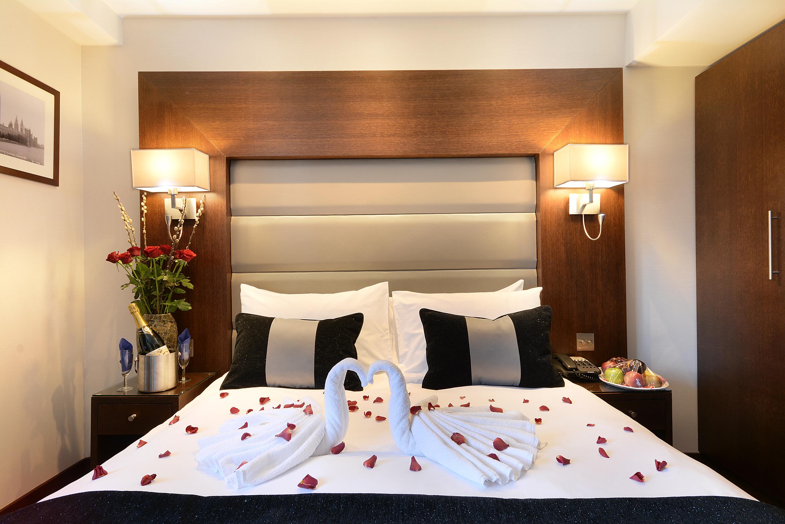 Hotel Park Grand London Lancaster Gate Zewnętrze zdjęcie A bedroom at the hotel