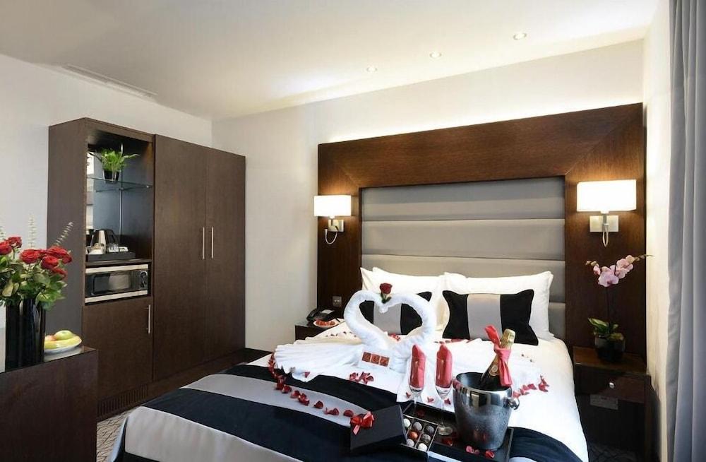 Hotel Park Grand London Lancaster Gate Zewnętrze zdjęcie A bedroom at the hotel