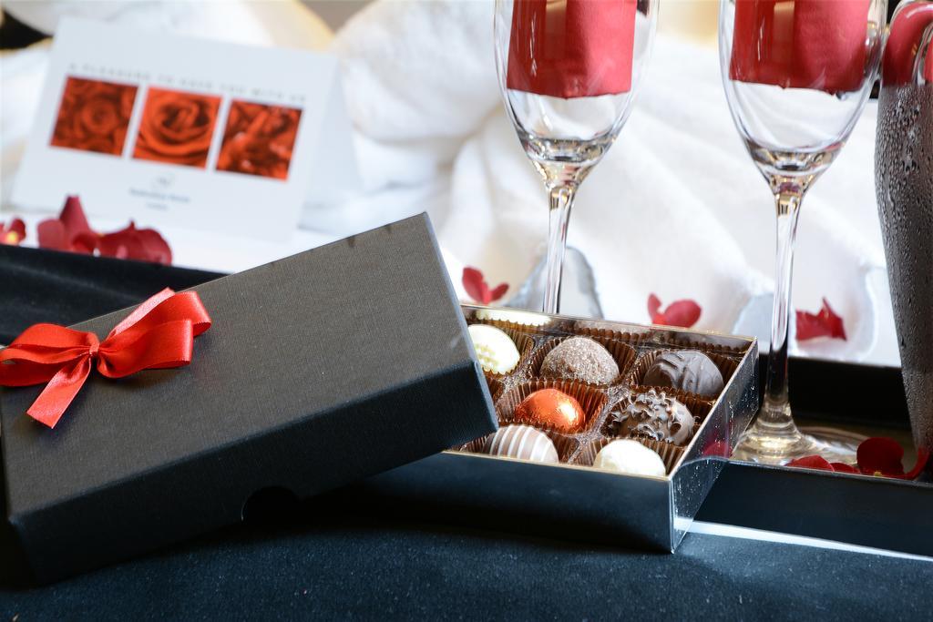 Hotel Park Grand London Lancaster Gate Zewnętrze zdjęcie A box of chocolates